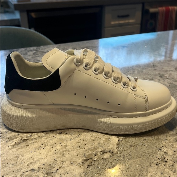 Alexander McQueen Oversized Sneakers White Black Suede Heel – Size 37 - Picture 6 of 10